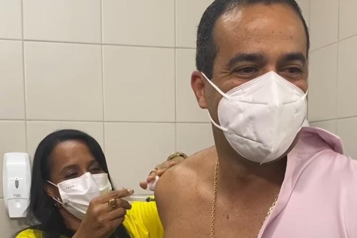 'Todos sabem que eu acredito na vacina', diz Bruno Reis 
