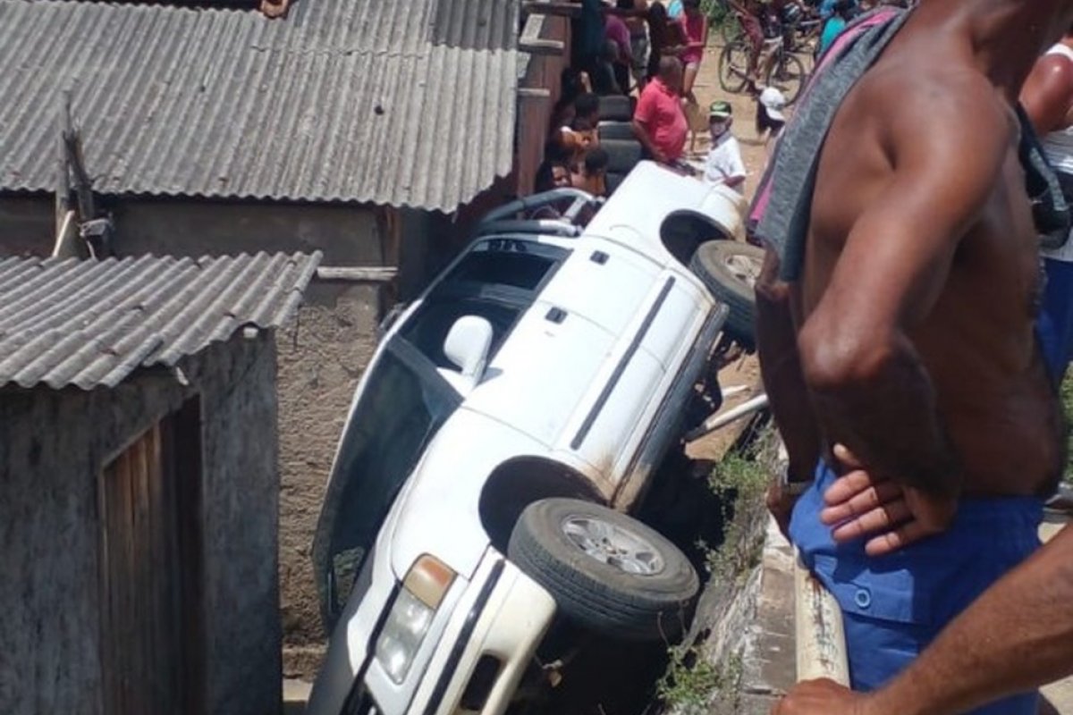 Mulher morre ao ser atropelada por caminhonete em Ilhéus, no sul da Bahia