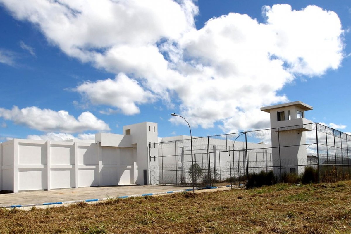 Detentos usam corda e fogem de presídio em Eunápolis (BA)