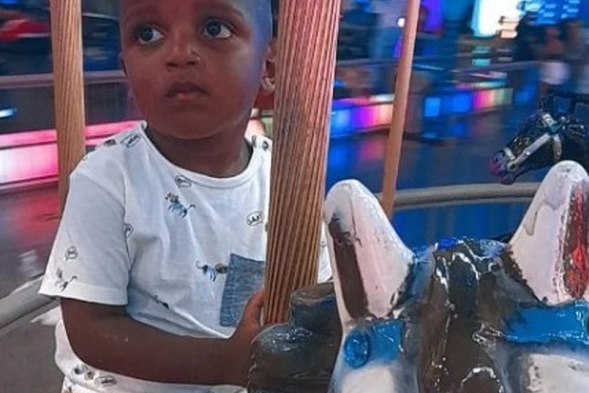 Menino de 2 anos é encontrado sem vida dentro de casa, em Lauro de Freitas 