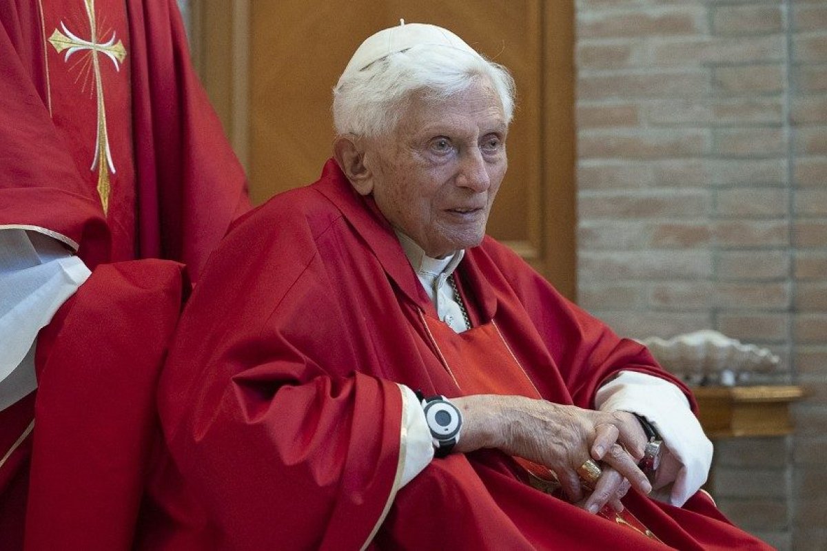 Após relatório apontar omissão, Bento XVI pede perdão por abusos praticados na igreja 