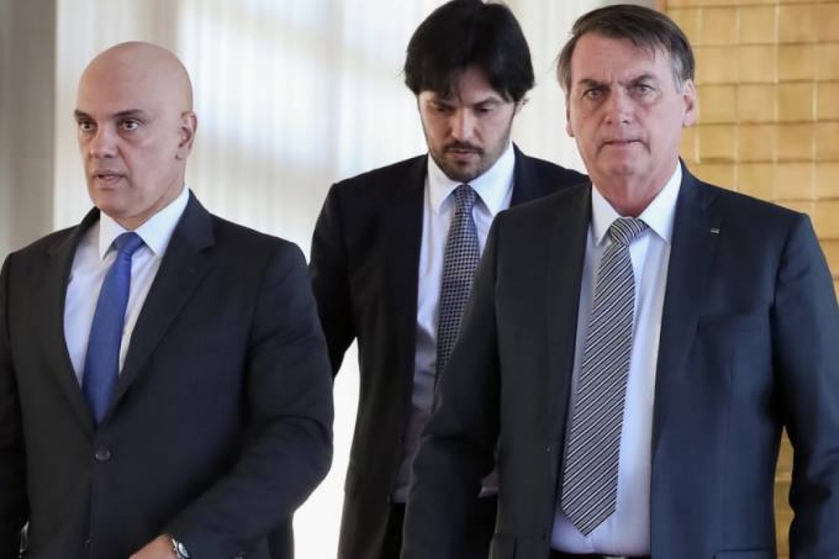 Moraes autoriza uso de provas de inquérito contra Bolsonaro em investigação sobre milícias digitais 