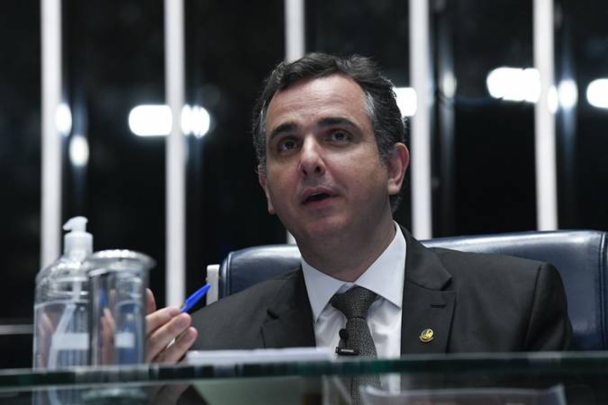 Senado indica prioridade na votação de projetos para redução de preço dos combustíveis