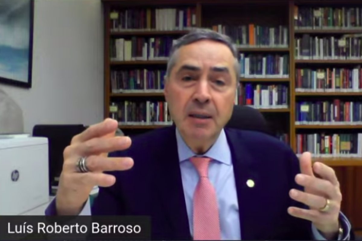 Barroso: 'Brasil não é casa da sogra para ter plataforma com apologia ao nazismo'