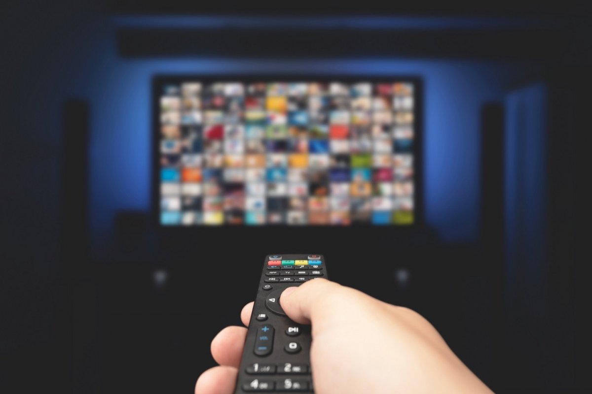 Pesquisa aponta que 88% dos brasileiros já viraram a noite maratonando séries