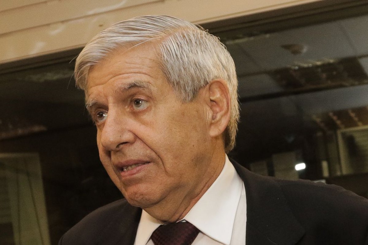 General Heleno diz que jornalistas usam de 'mentiras' para o acusar de golpista