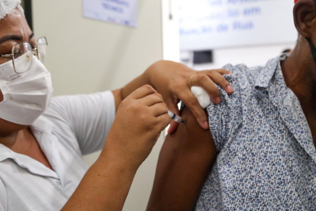 Covid-19: aplicação da dose de reforço tem horário estendido em Salvador nesta segunda (14)