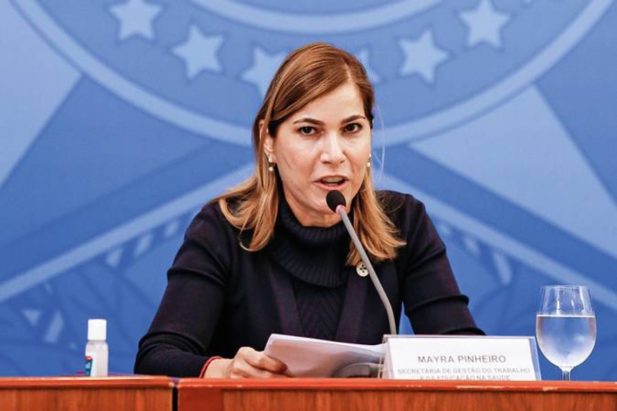 Defensora da cloroquina, Mayra Pinheiro é exonerada do Ministério da Saúde