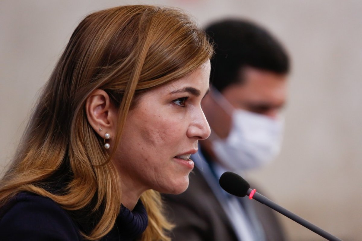 'Capitã Cloroquina' anuncia candidatura a deputada federal pelo Ceará