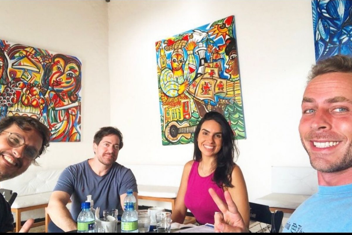 Chefs Fabrício Lemos, Cadu Moura e Aline Guedes visitam o Restô Bar Mirante do Farol e aprovam o cardápio assinado pelo chef Léo Grimaldi!