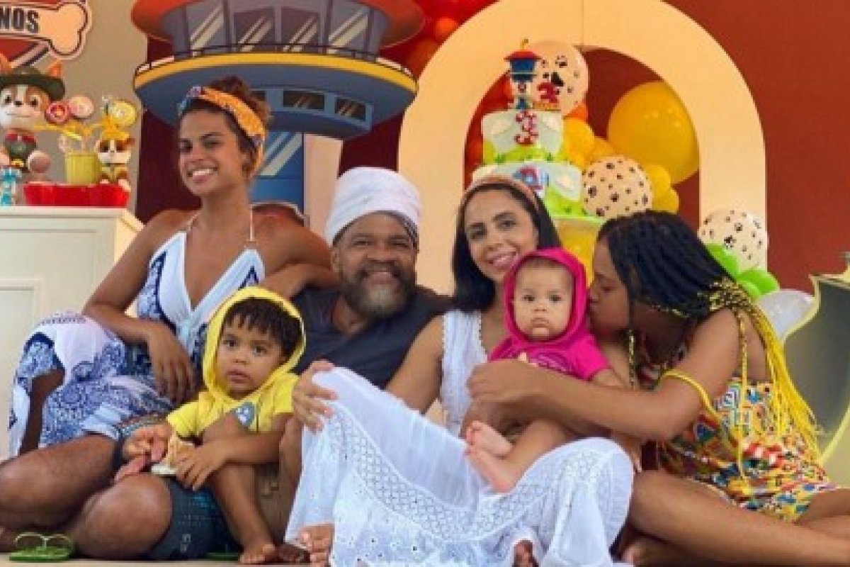 Carlinhos Brown reúne mulher e herdeiros no aniversário de 3 anos do filho Daniel 