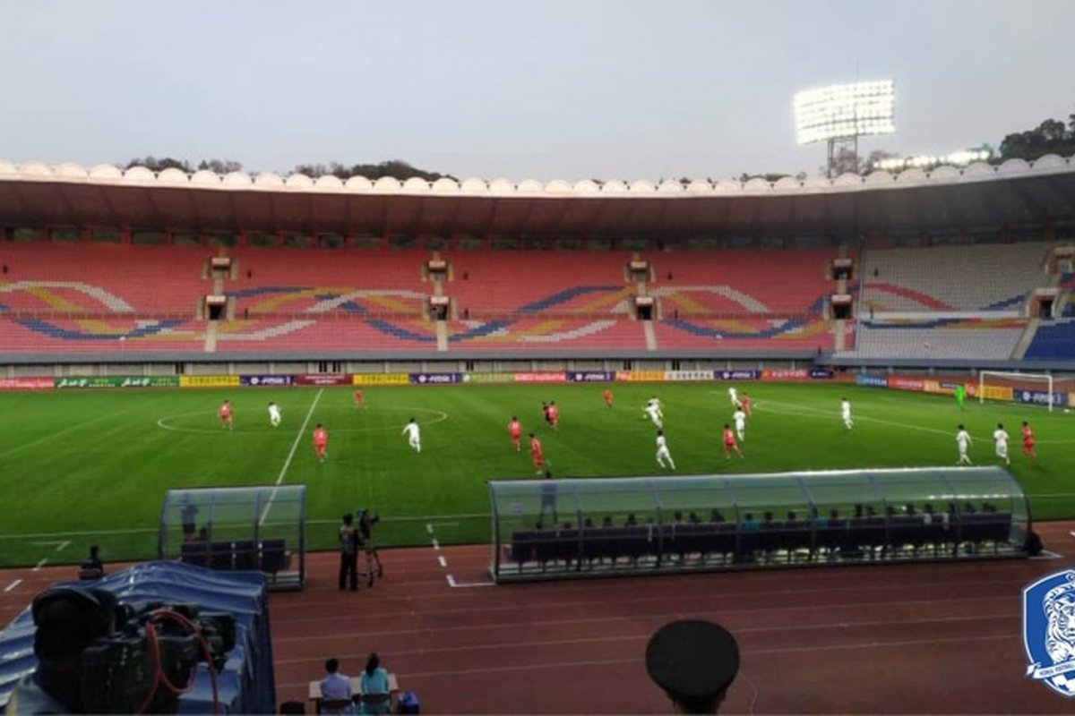 Em jogo sem público e sem transmissão, Coreias empatam pelas Eliminatórias pra Copa