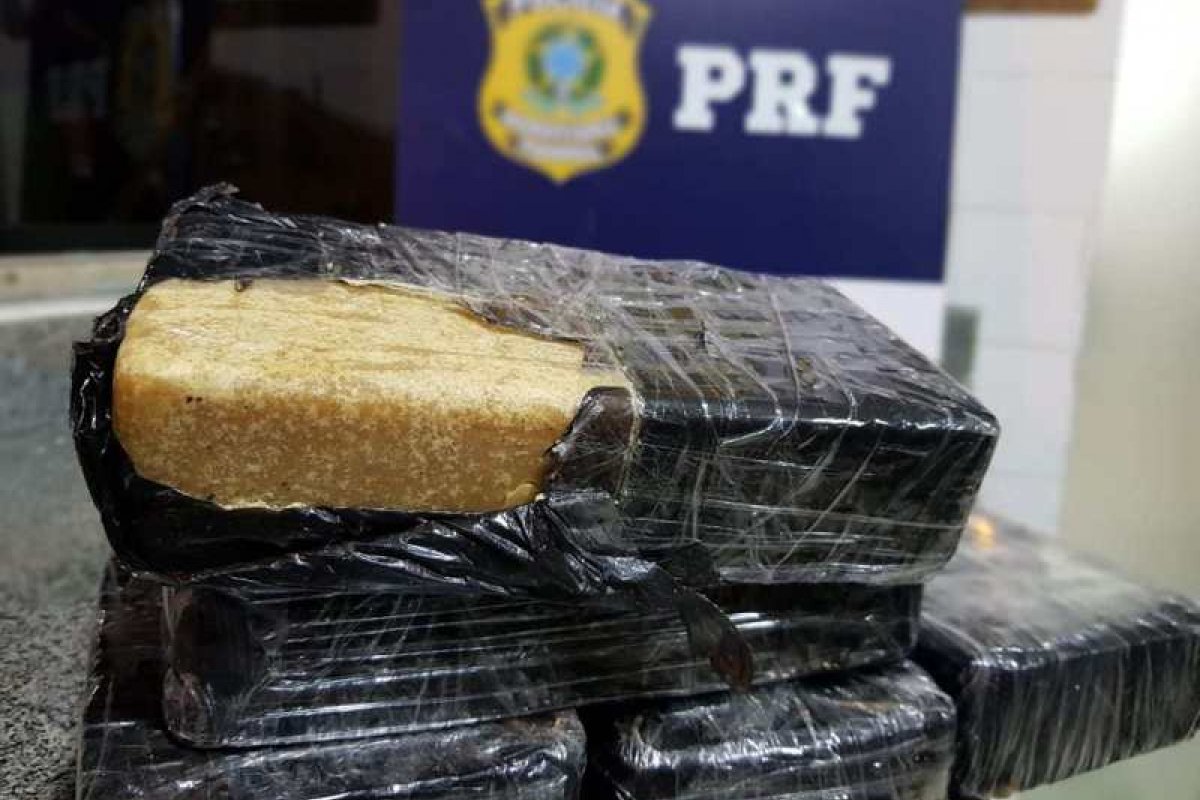 PRF prende crack em ônibus interestadual na BR 116 