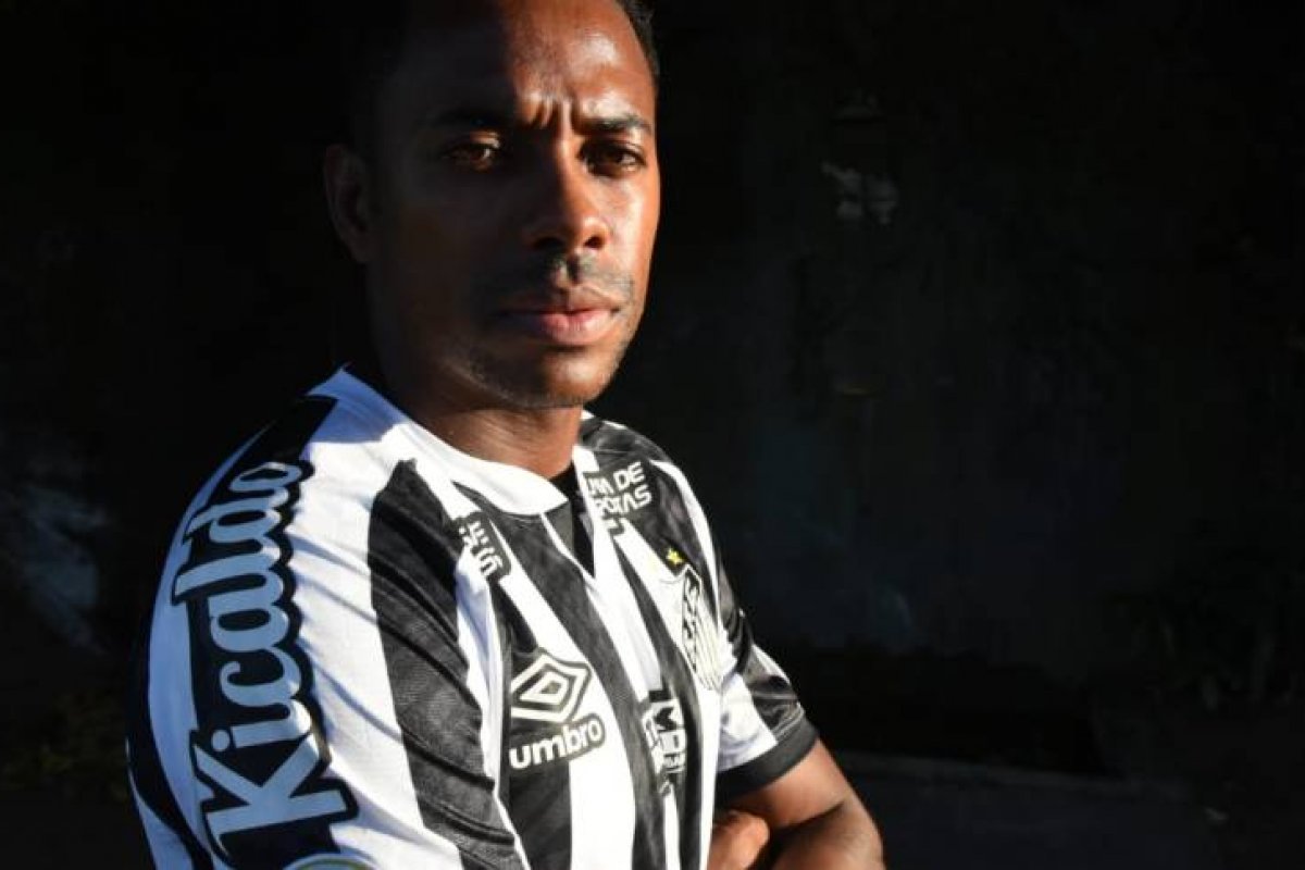 Ministério da Justiça italiano emite mandado de prisão internacional para Robinho