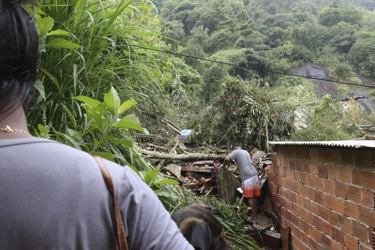 Em Petrópolis, número de mortos sobe para 80 após temporal