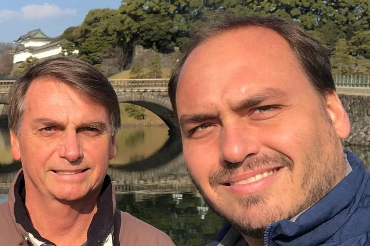 "Melhor que meus ajudantes", fala Bolsonaro sobre ida do filho Carlos à Rússia