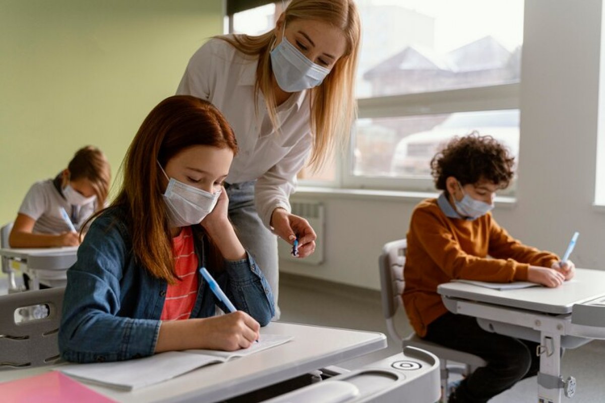 Volta às aulas exige cuidados para evitar transmissão de doenças virais respiratórias  