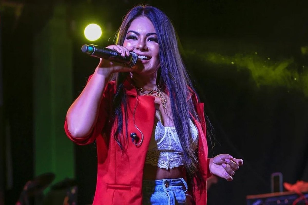 Paulinha Abelha, da banda Calcinha Preta, é transferida de hospital em Aracaju