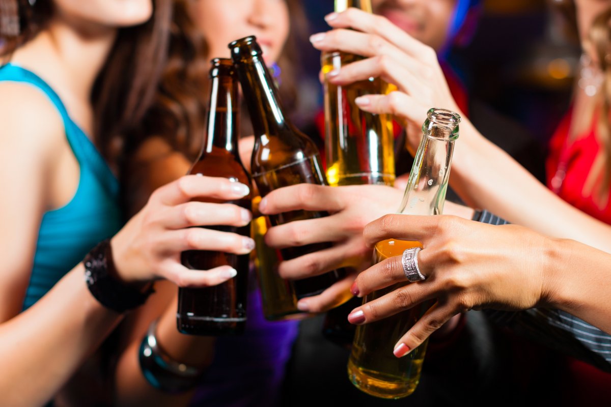 Dia de Combate ao Alcoolismo: 55% da população brasileira tem o costume de ingerir bebidas alcoólicas