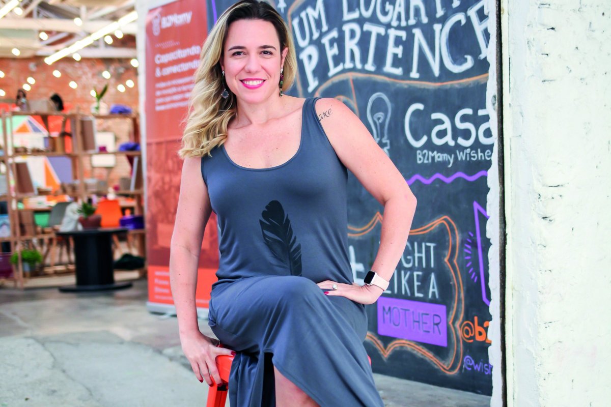 Baiana Carol Manciola lança novo livro com sessão de autógrafos em São Paulo 