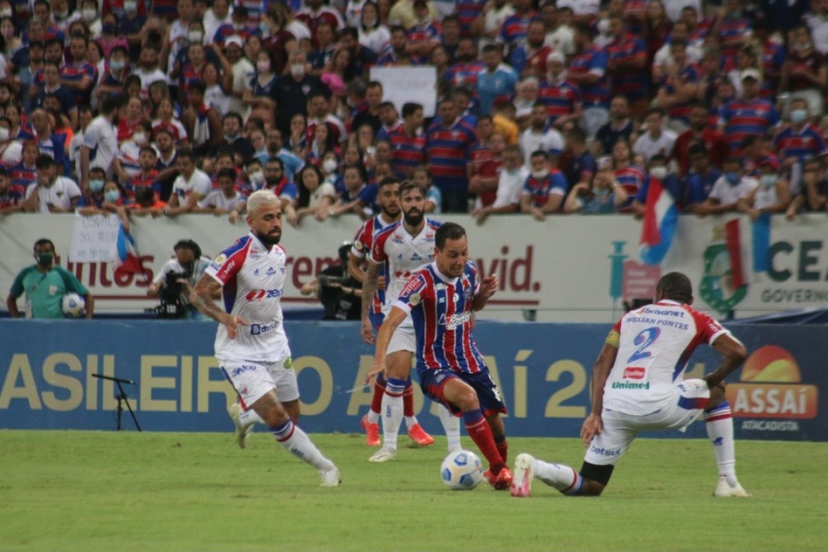 Com rivalidade acirrada e em momentos distintos, Bahia e Fortaleza se encaram pela Copa do Nordeste
