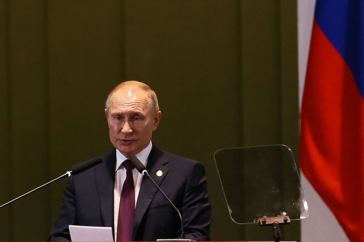 Putin participa de exercícios militares com armas de capacidade nuclear