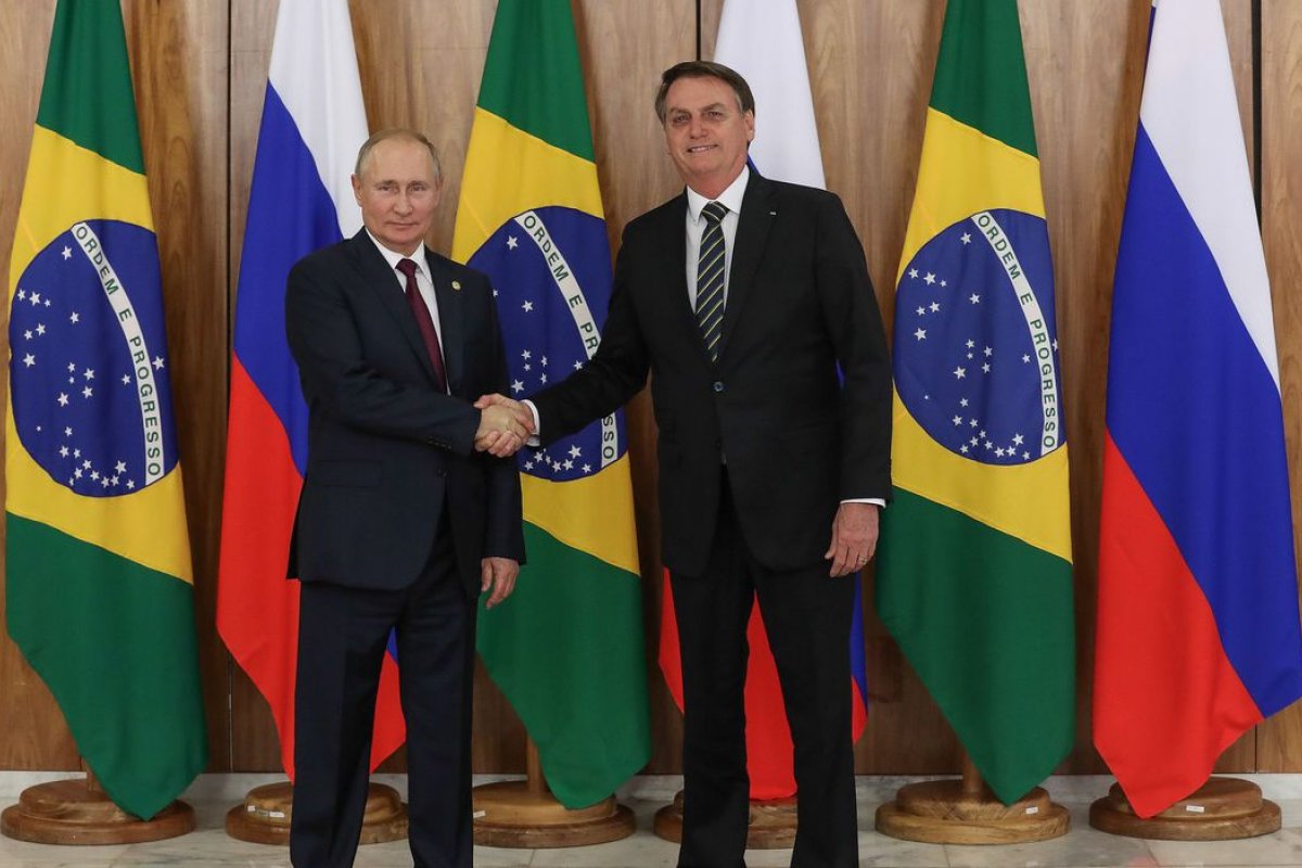 Itamaraty diz que “lamenta” declaração da Casa Branca a Bolsonaro na Rússia