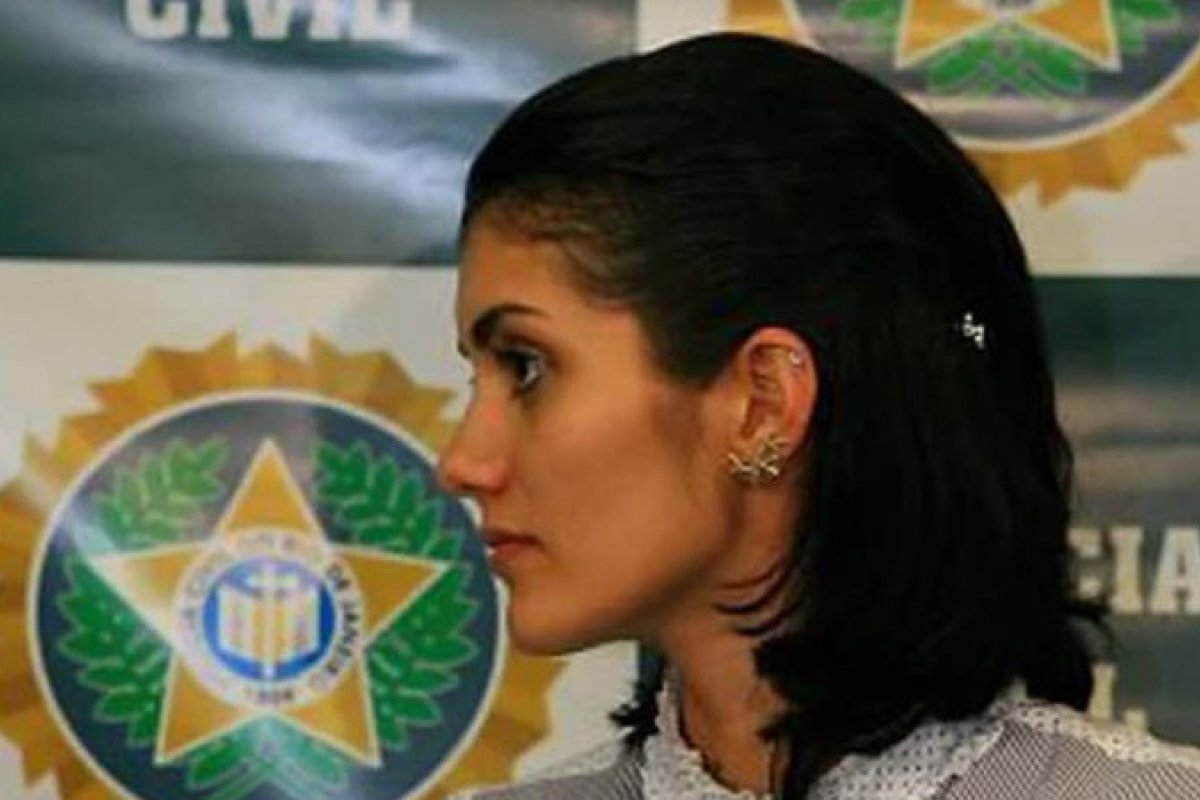 Morre golpista 'Bonequinha de Luxo' após cair do 4º andar de prédio 