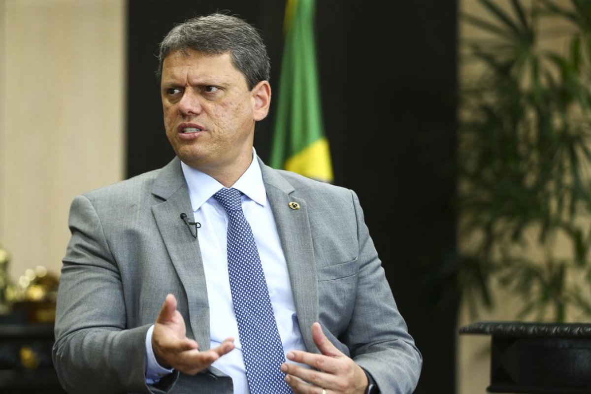 Em visita à Bahia, ministro Tarcísio vistoria aeroporto de Salvador e obras no interior