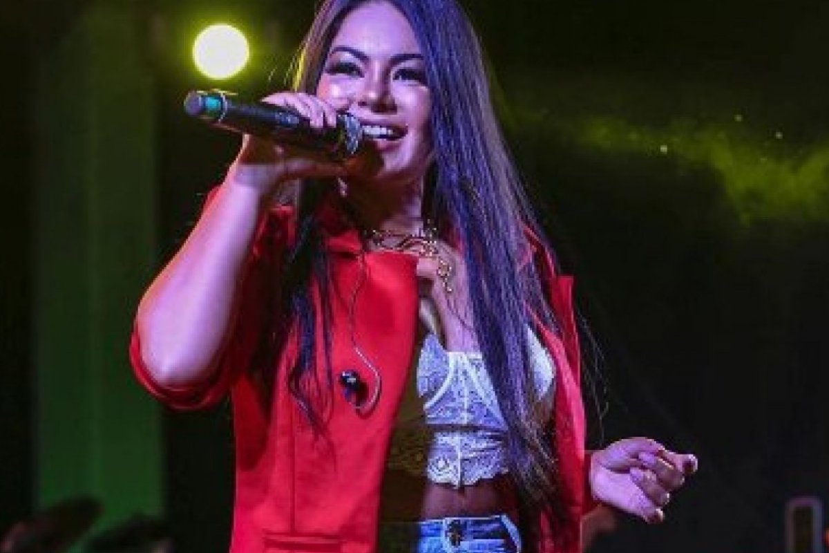 Calcinha Preta suspende shows após internação de Paulinha Abelha