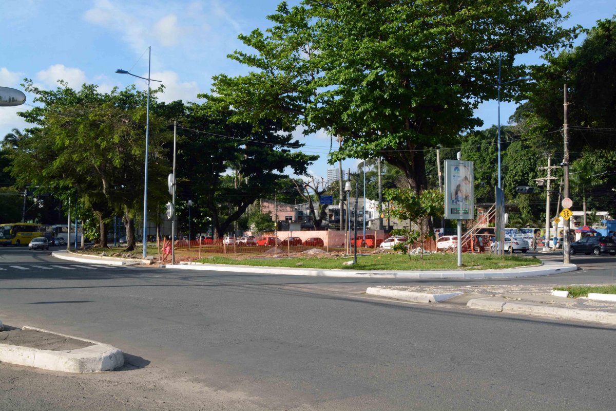 Prefeitura anuncia mudança de nome da avenida Adhemar de Barros para Milton Santos 