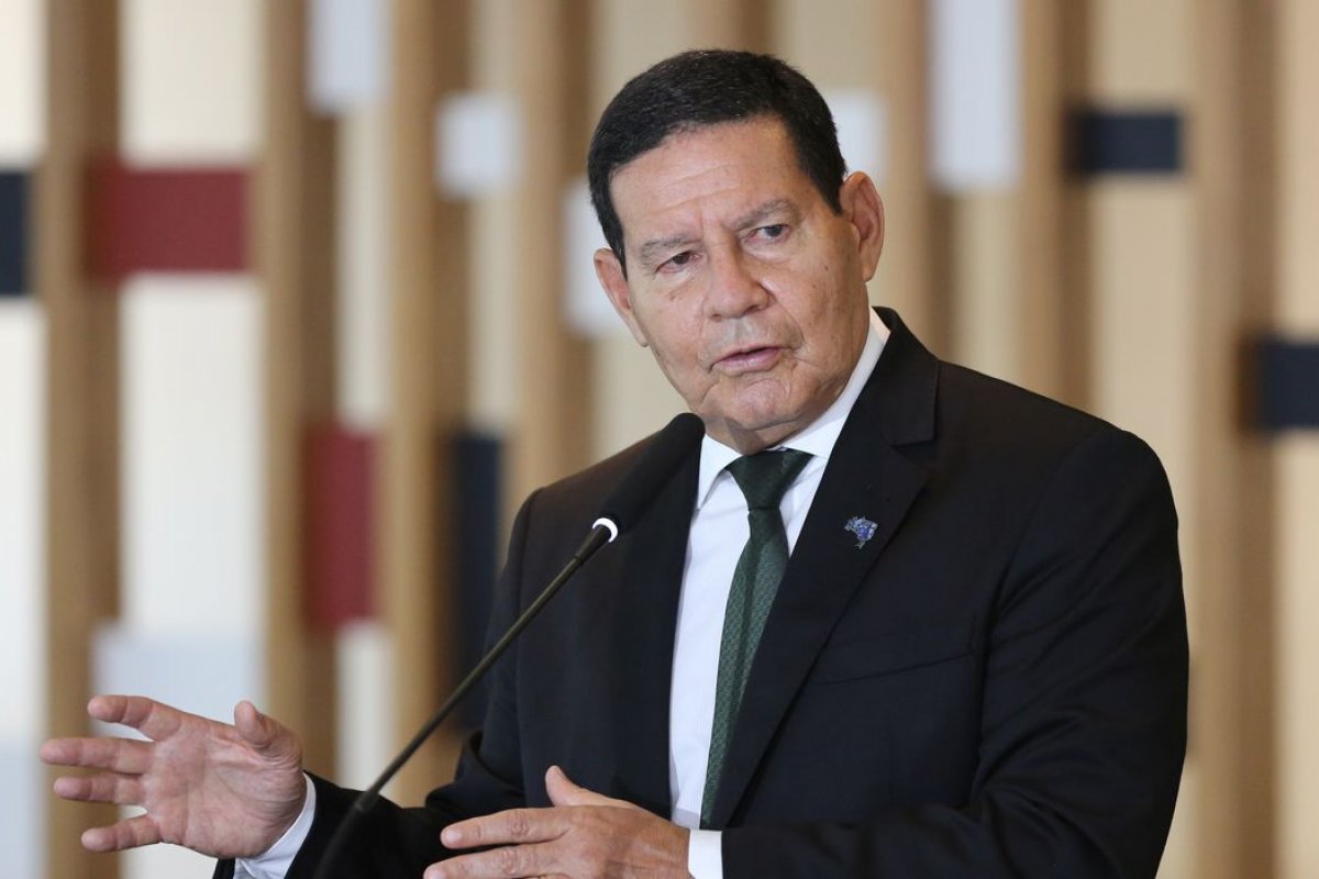 Mourão confirma filiação ao Republicanos para disputa no Senado