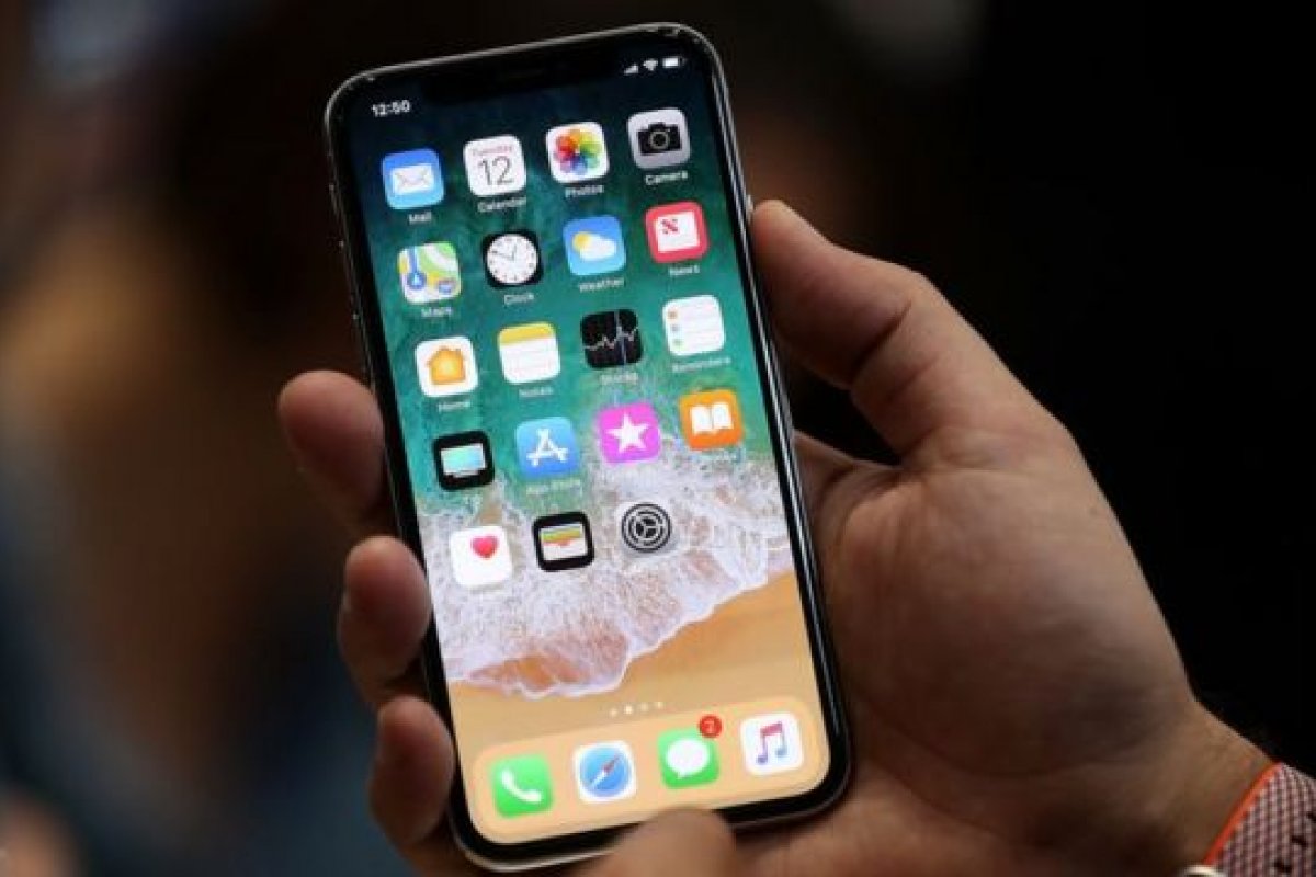 Apple desiste de iPhone com leitor de digitais na tela