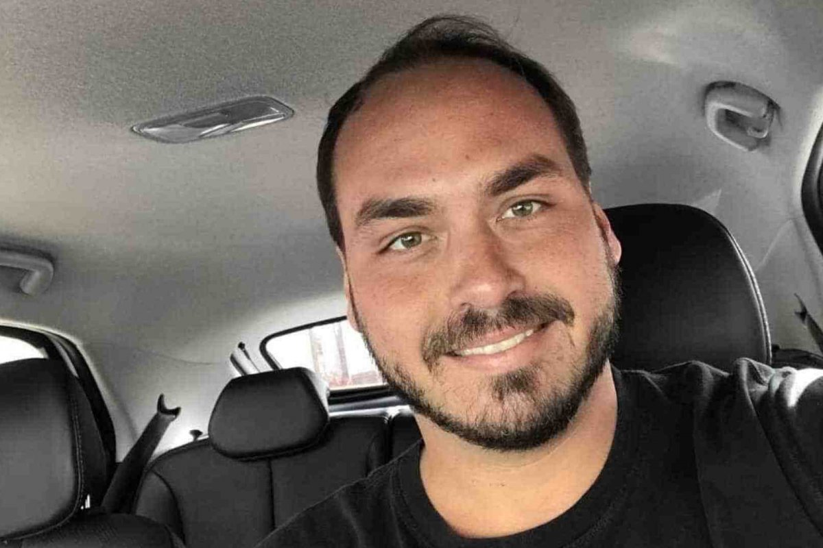 STF pede que PGR apure ida de Carlos Bolsonaro à Rússia