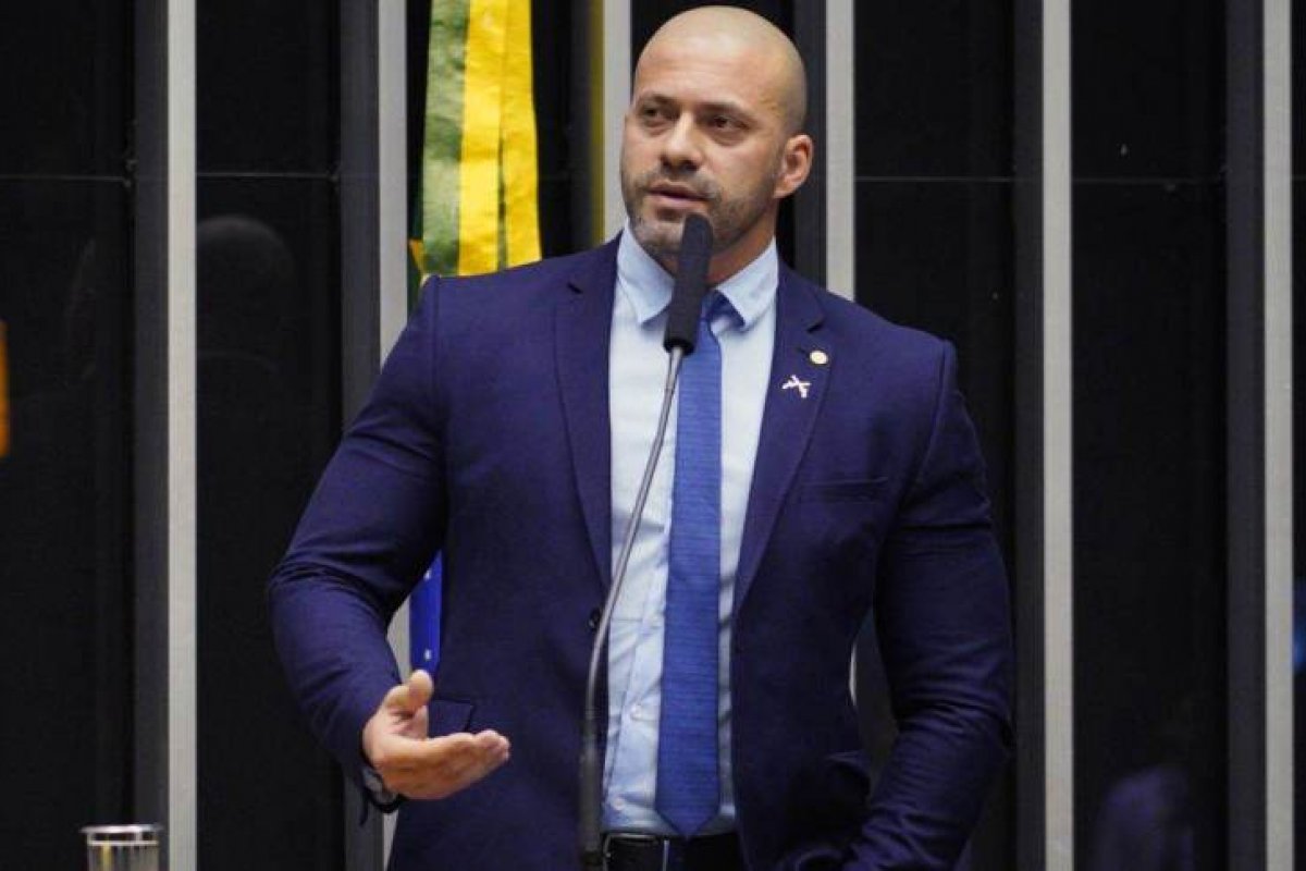 Alexandre de Moraes prorroga inquérito sobre violações de Daniel Silveira à tornozeleira  em 60 dias