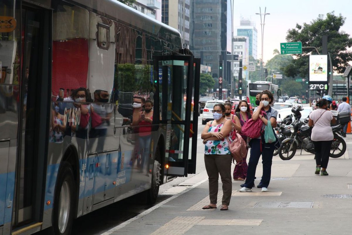 Vacina contra Covid-19 e isolamento social podem ter evitado 380 mil mortes no Rio de Janeiro, diz Fiocruz