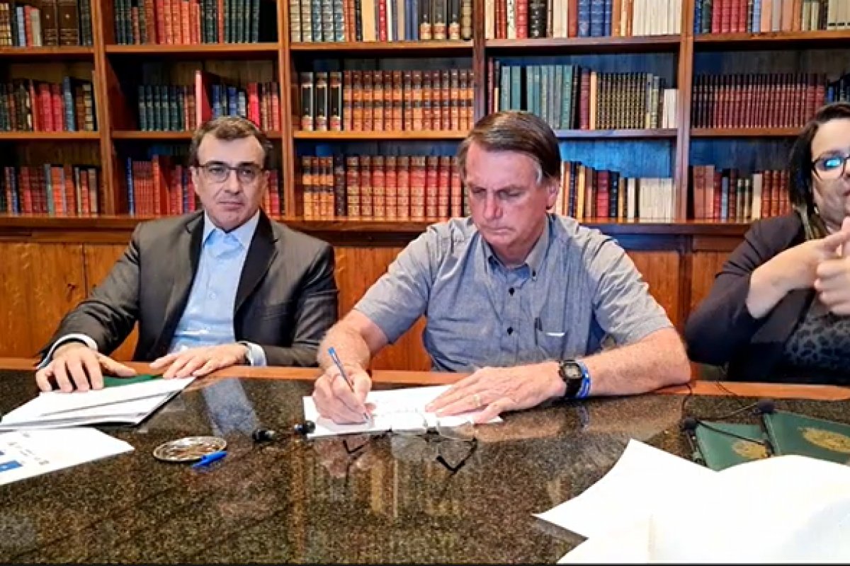Bolsonaro alfineta Mourão após fala sobre Rússia e Ucrânia: "Não é competência dele"