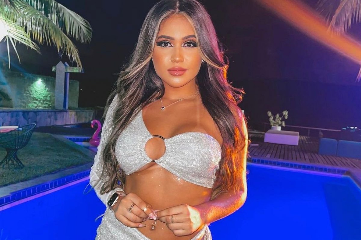 Raissa Oliveira bomba em solo baiano com suas músicas e seus vídeos na internet     