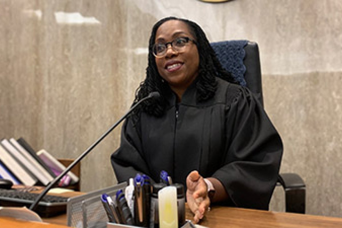 Presidente dos EUA indica primeira mulher negra na Suprema Corte 