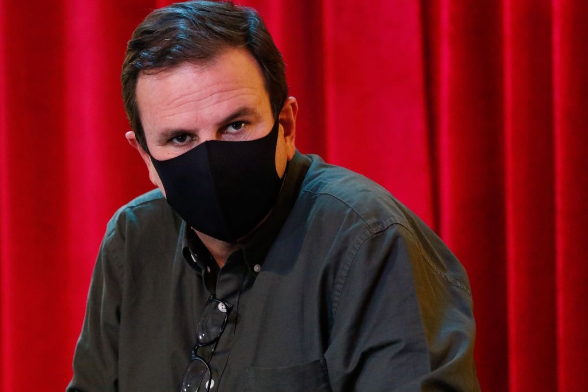 'Filhos de presidiários não aprendem', diz Eduardo Paes em troca de ofensas com Clarissa Garotinho no Twitter