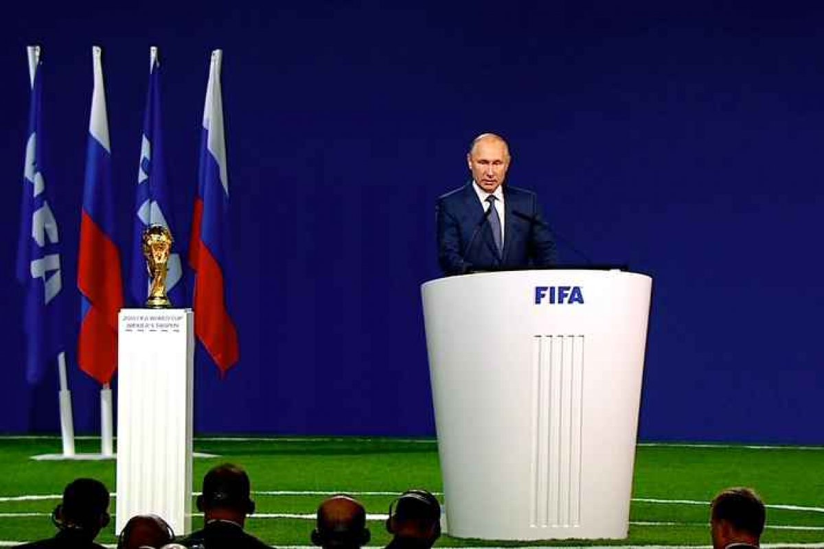Fifa condena invasão da Rússia e determina que país jogue sem hino e bandeira