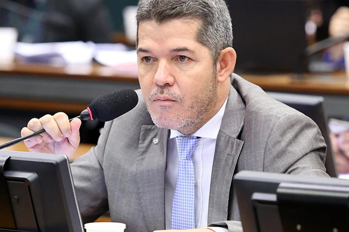 Líder do partido volta atrás e afirma não ter nada contra o presidente Bolsonaro