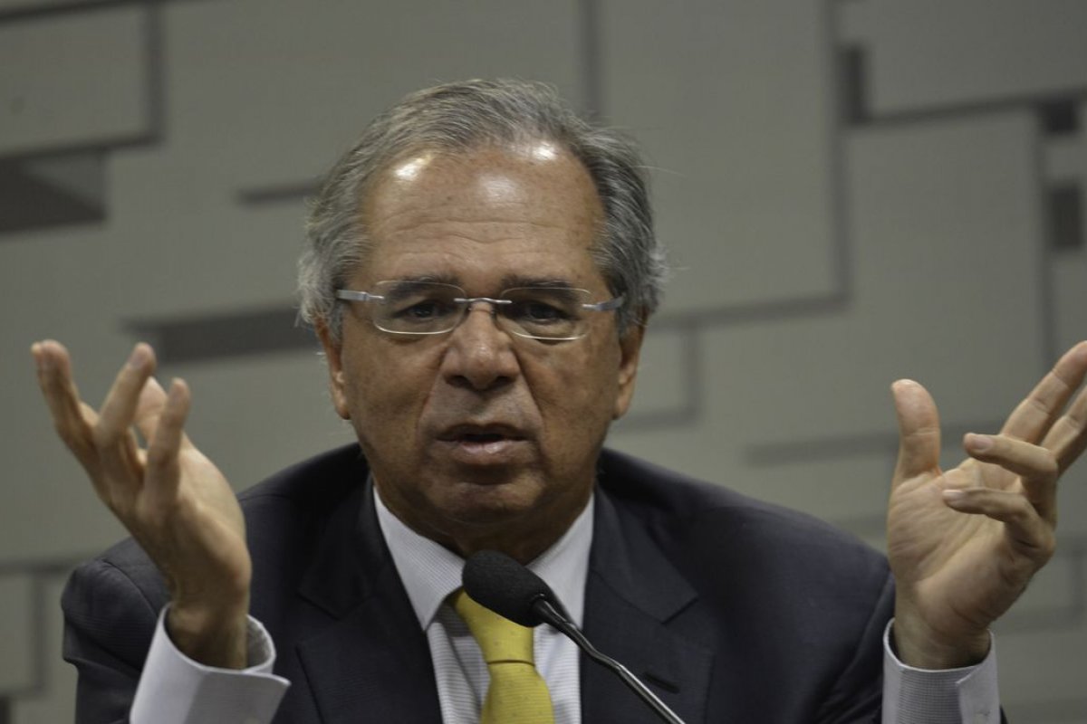 ‘Vamos reindustrializar o país’, diz Guedes sobre redução do IPI