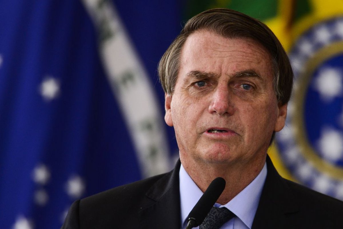 Brasil vai conceder visto humanitário para ucranianos, afirma Bolsonaro