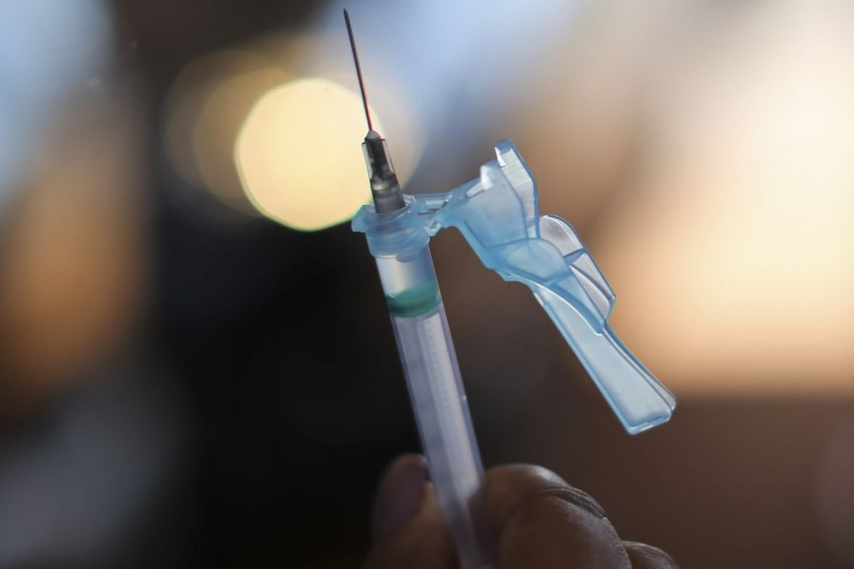 Reino Unido confirma que totalmente vacinados agora representam 9 em cada 10 mortes por Covid-19 na Inglaterra