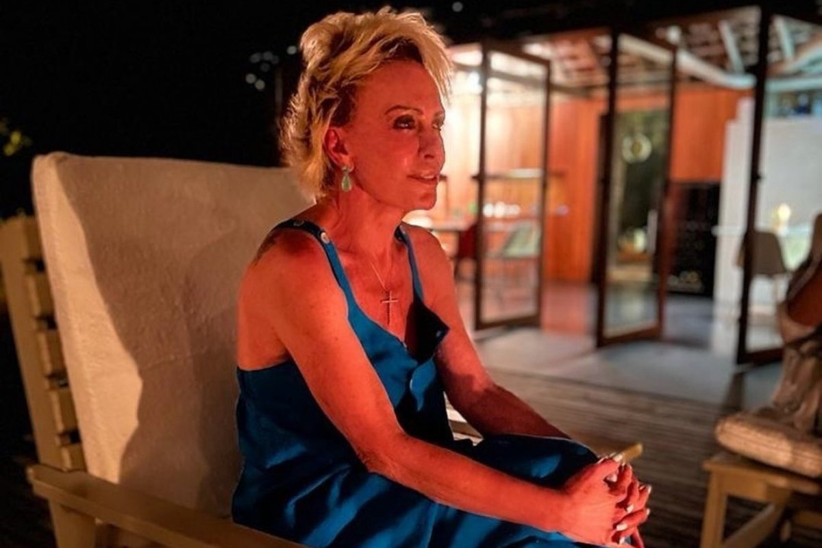 Ana Maria Braga passa Carnaval  na Bahia e compartilha foto bronzeada! 