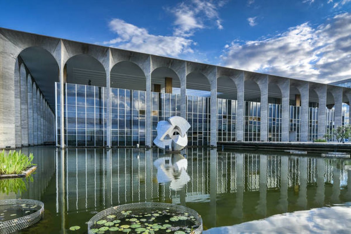 Itamaraty anuncia abertura de postos para ajudar brasileiros a deixar a Ucrânia
