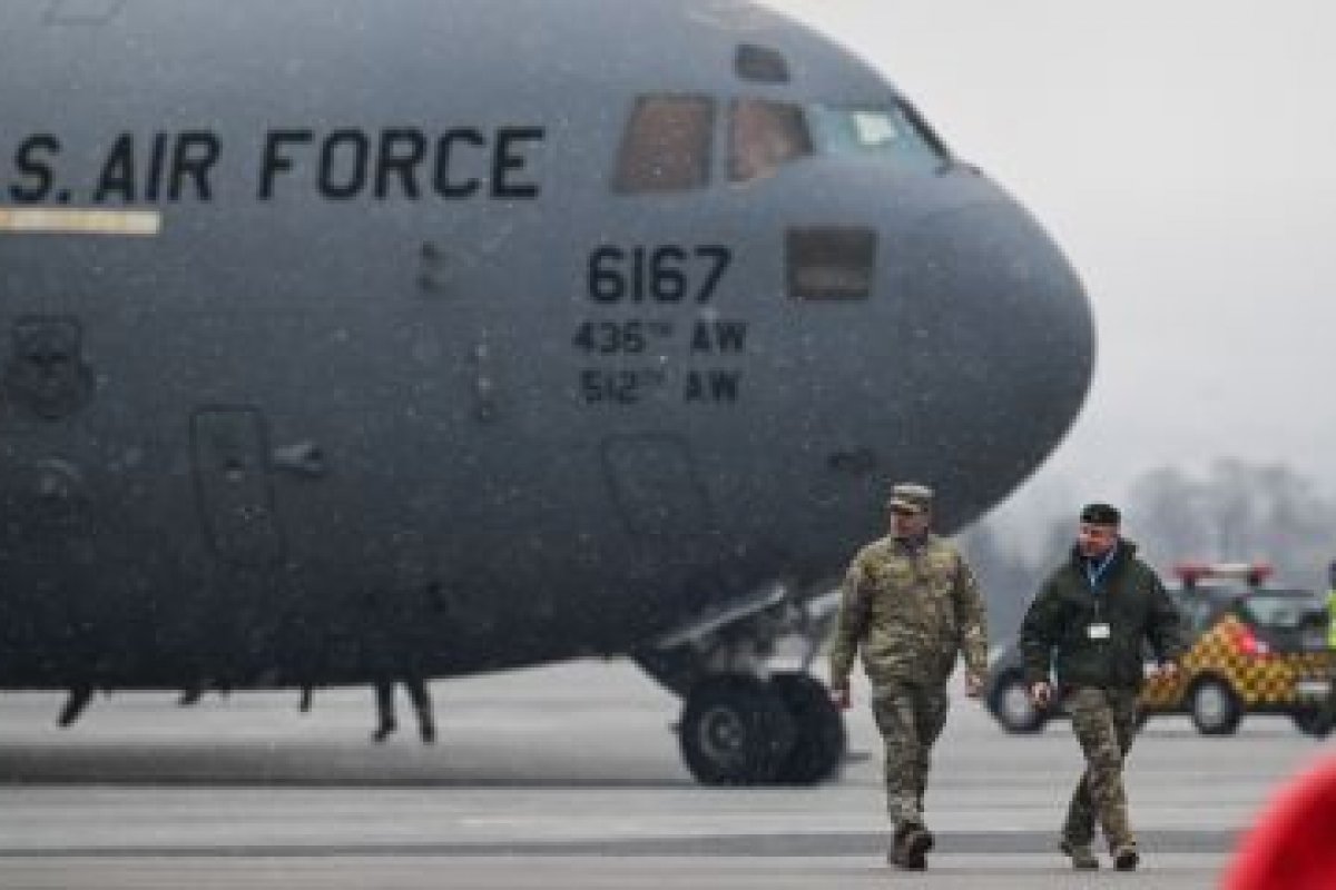 Estados Unidos envia tropas para Leste Europeu em meio à crise na Ucrânia