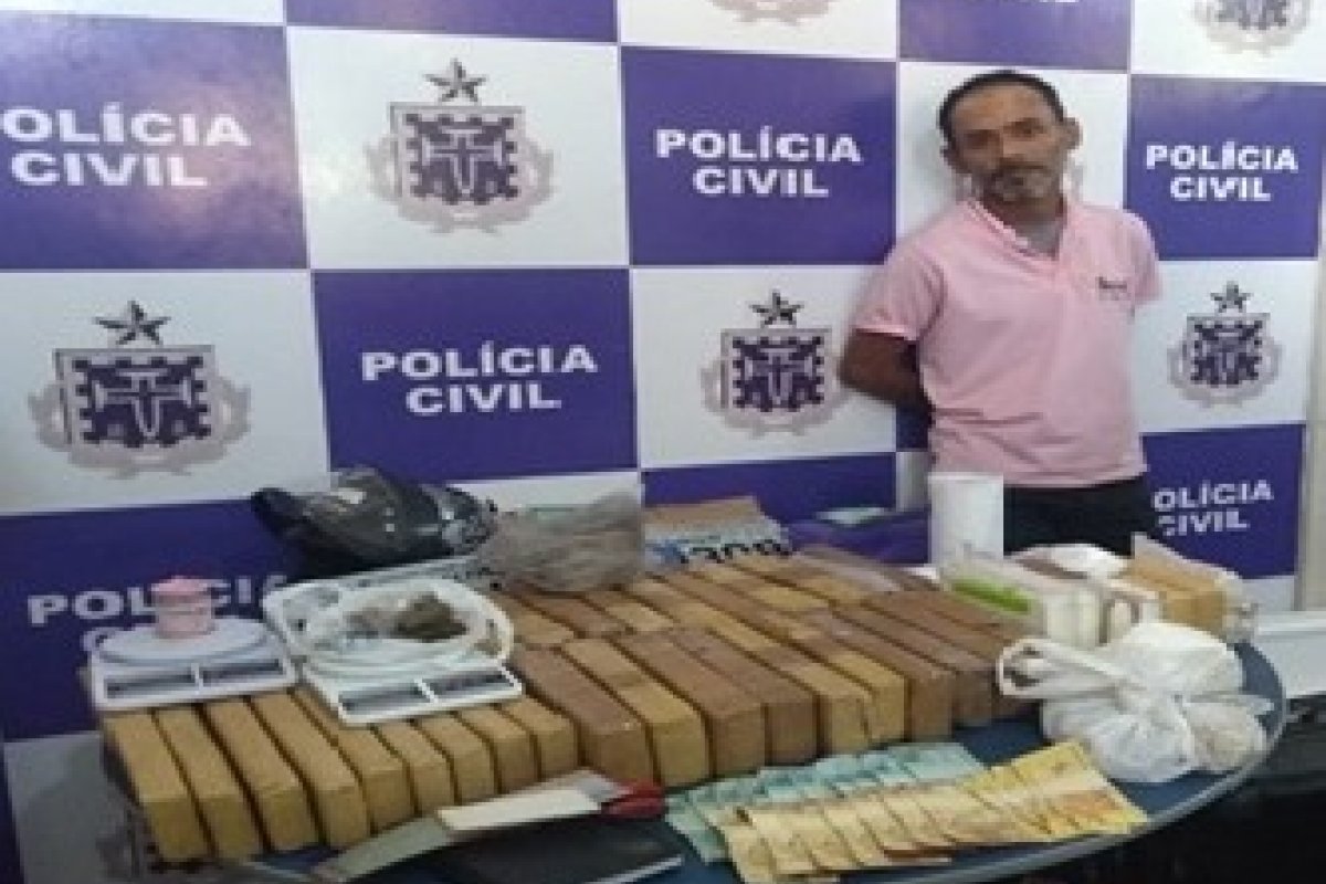 Homem é preso com mais de 37 quilos de drogas apreendidos dentro de residência
