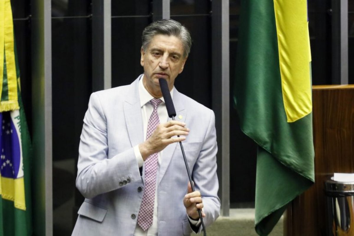 CCJ aprova multa que pode chegar a R$ 22 mil em casos de venda ilegal de bebida alcoólica para crianças